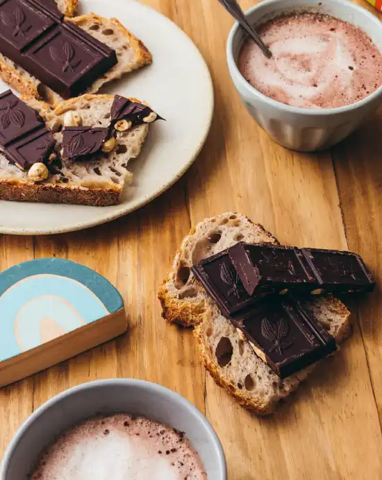 Kaoka hořká čokoláda celé mandle 180 g