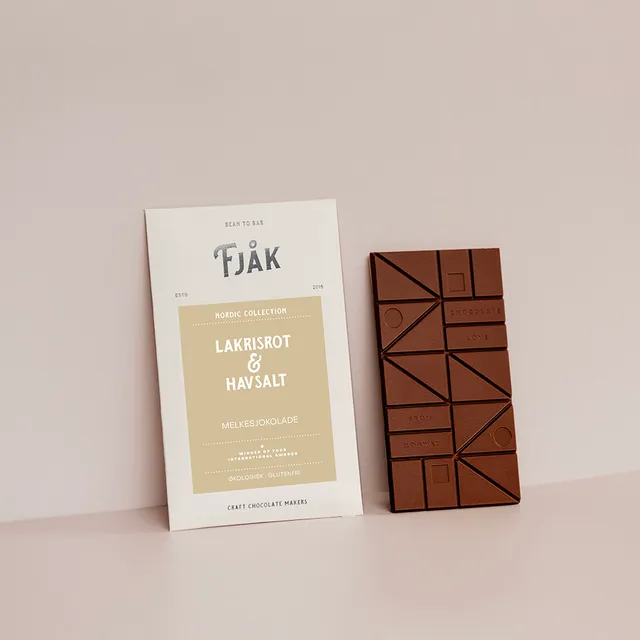 Fjåk Sjokolade 50% melk lakrisrot mléčná čokoláda