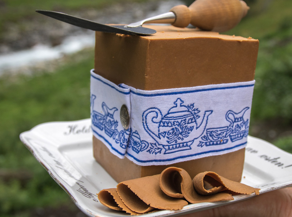 FJAK Melk Brunost 45% mléčná čokoláda brunost