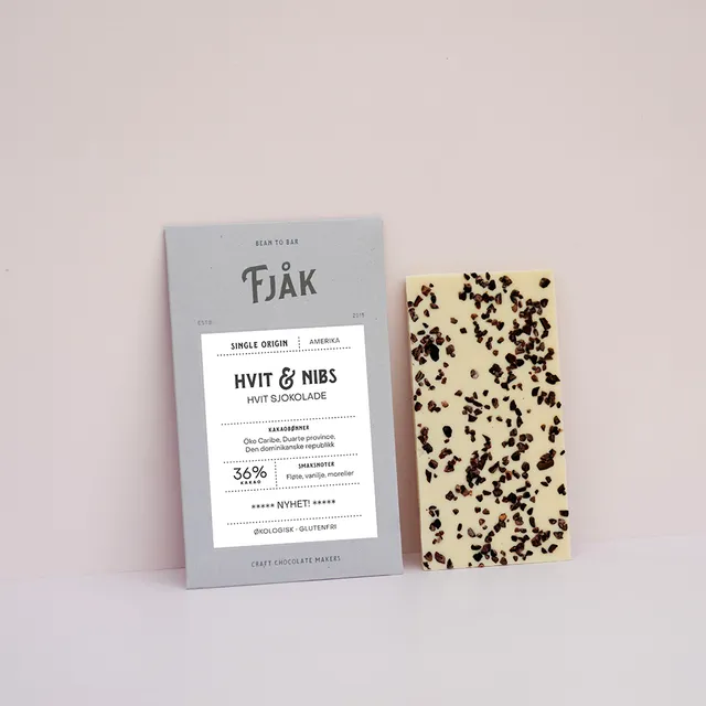 FJAK Hvit & Nibs bílá čokoláda s nibsy